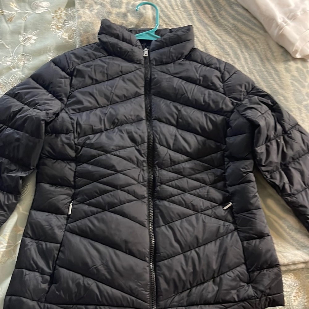 Calvin Klein performance Women’s puffer style water repel, zip security pocket